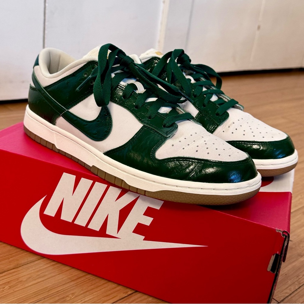 Nike Dunk Low LX Green Women’s Size 10.5